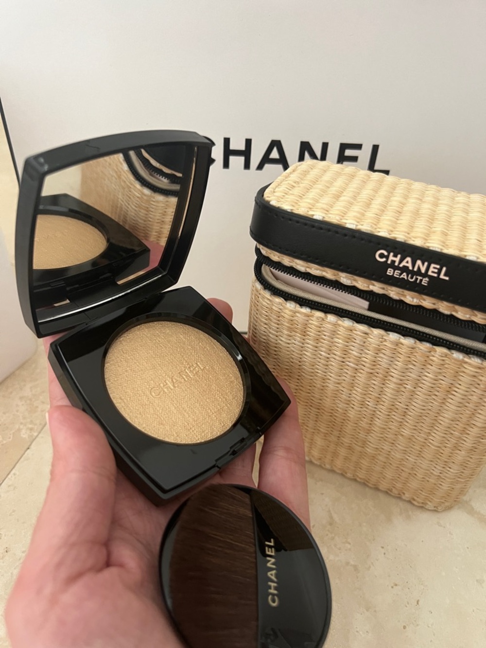 Chanel Les Beiges Highlighting Powder - Picture 5 of 6